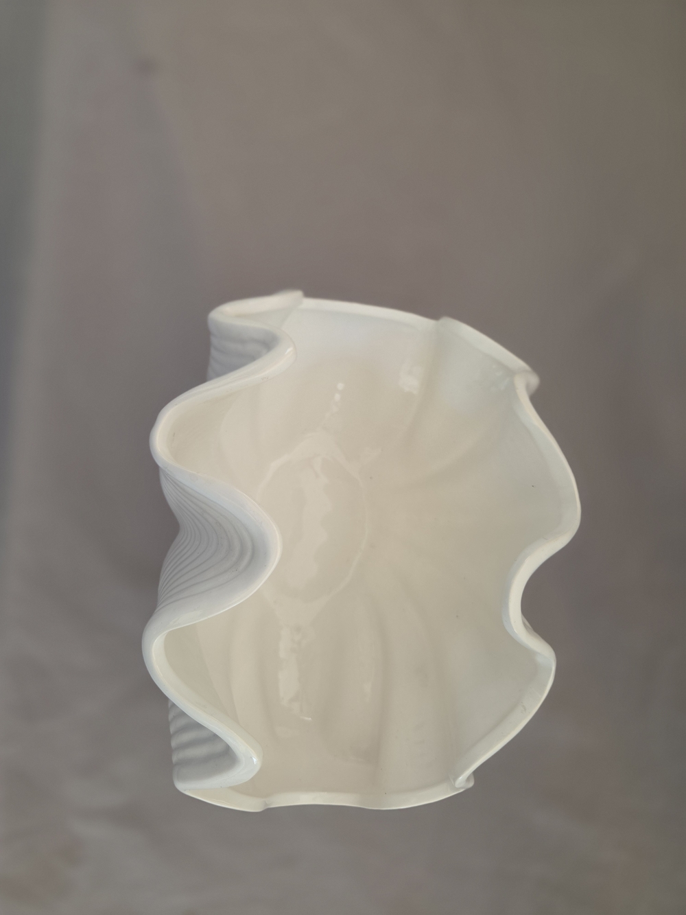 White Ceramic Shell-Style Decorative Bowl - Picture 2 of 6